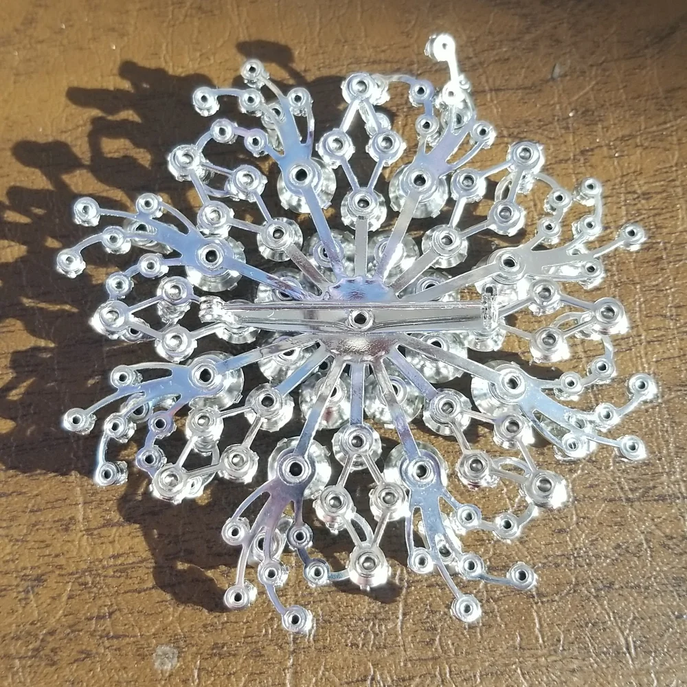 Vintage Large Rhinestone Snowflake Brooch - Picture 8 of 9